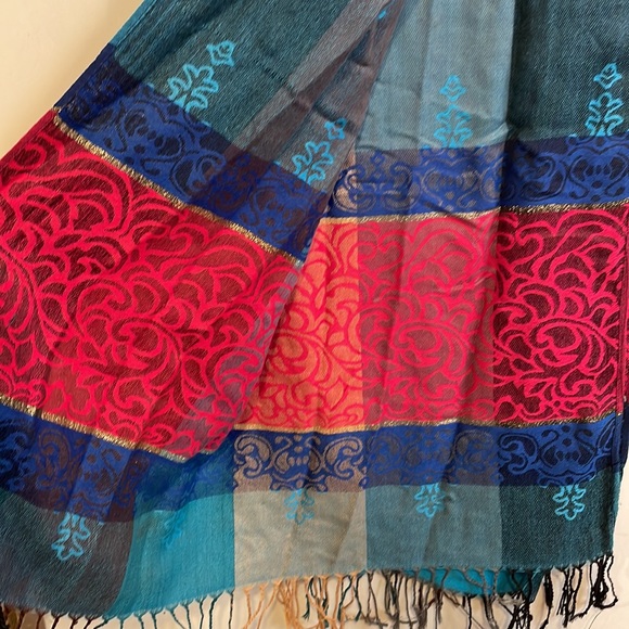 Scarf / wrap - Picture 5 of 7